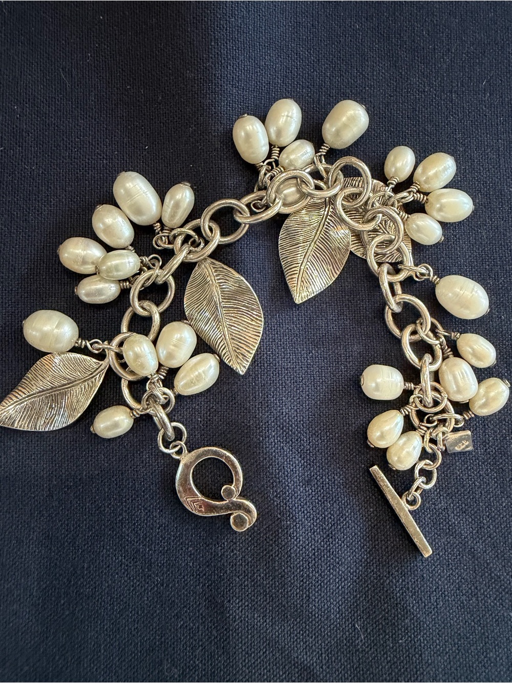 #879 Silpada .925 Silver Leaf and Ivory Pearl Charm Bracelet. Excellent Con.